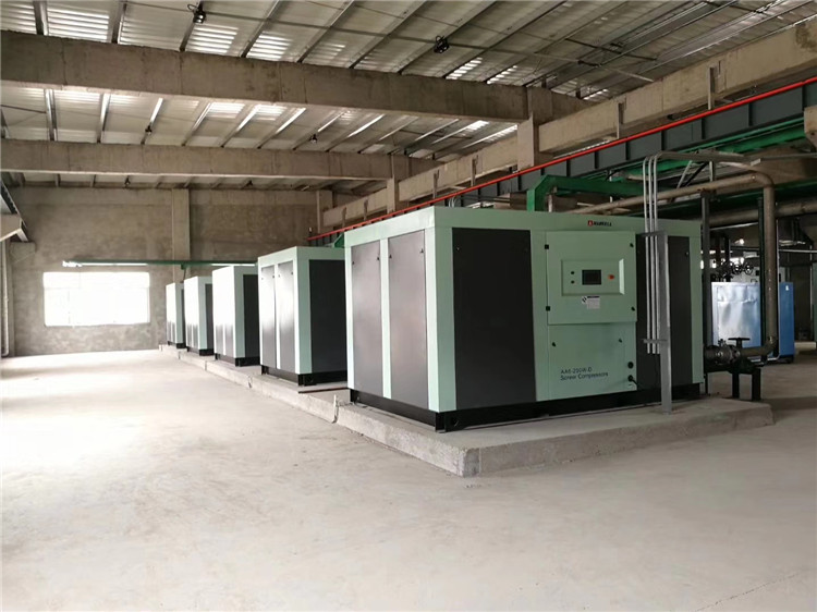 漢鐘空(kong)壓機組(zu)現場