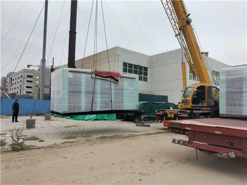 漢鐘雙(shuang)級永磁(ci)變頻315KW 批(pi)量到達(da)項目現(xian)場